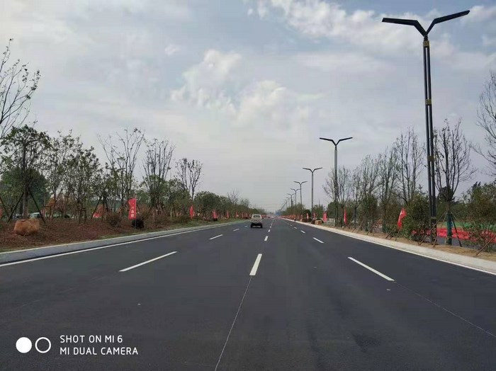 新二十四大街，雙向八行道標線施工